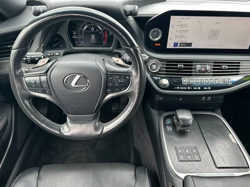 Used 2023 Lexus LS 500 w/ Accessory Package (Z1) RWD image 16