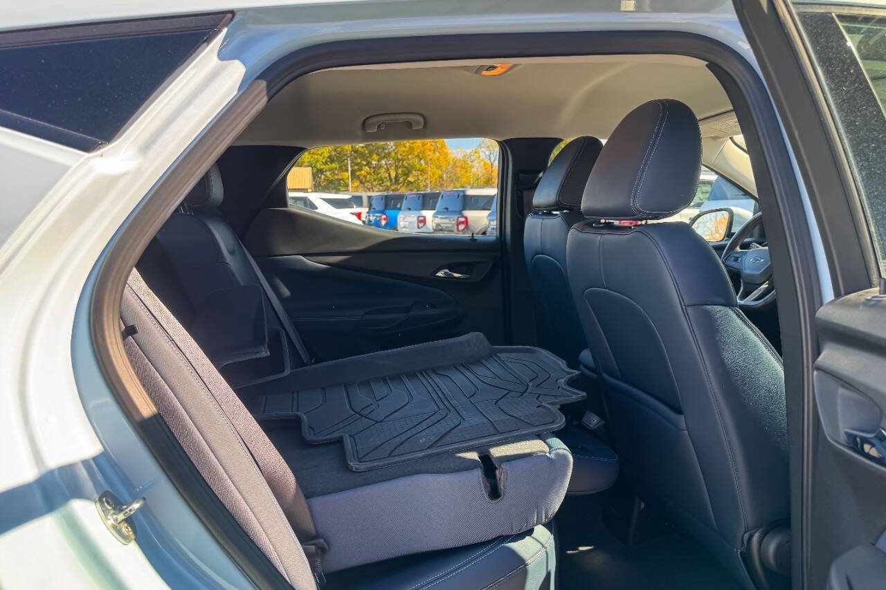 Used 2022 Chevrolet Bolt EUV LT w/ Convenience Package FWD image 12
