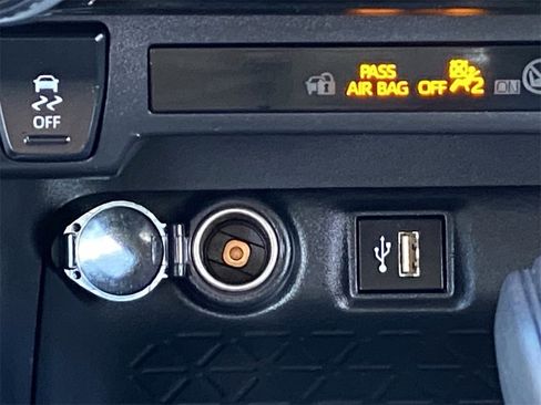 Certified 2025 Toyota RAV4 LE image 31