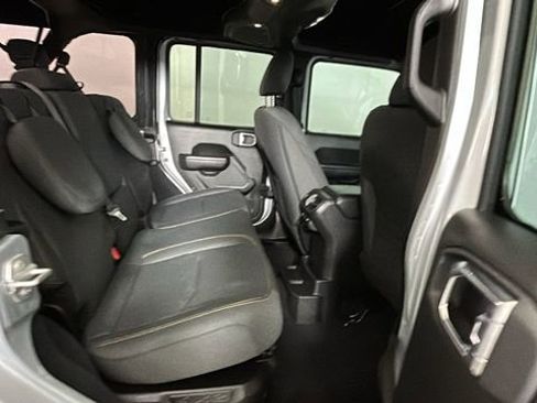Used 2024 Jeep Wrangler Unlimited AWD/4WD image 27