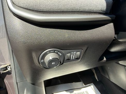 Used 2024 Jeep Compass Latitude image 13