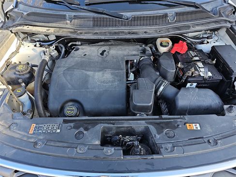 Used 2017 Ford Explorer XLT image 30