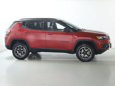 Used 2025 Jeep Compass Trailhawk AWD/4WD image 11