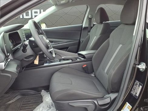 Used 2024 Hyundai Elantra SE FWD image 18
