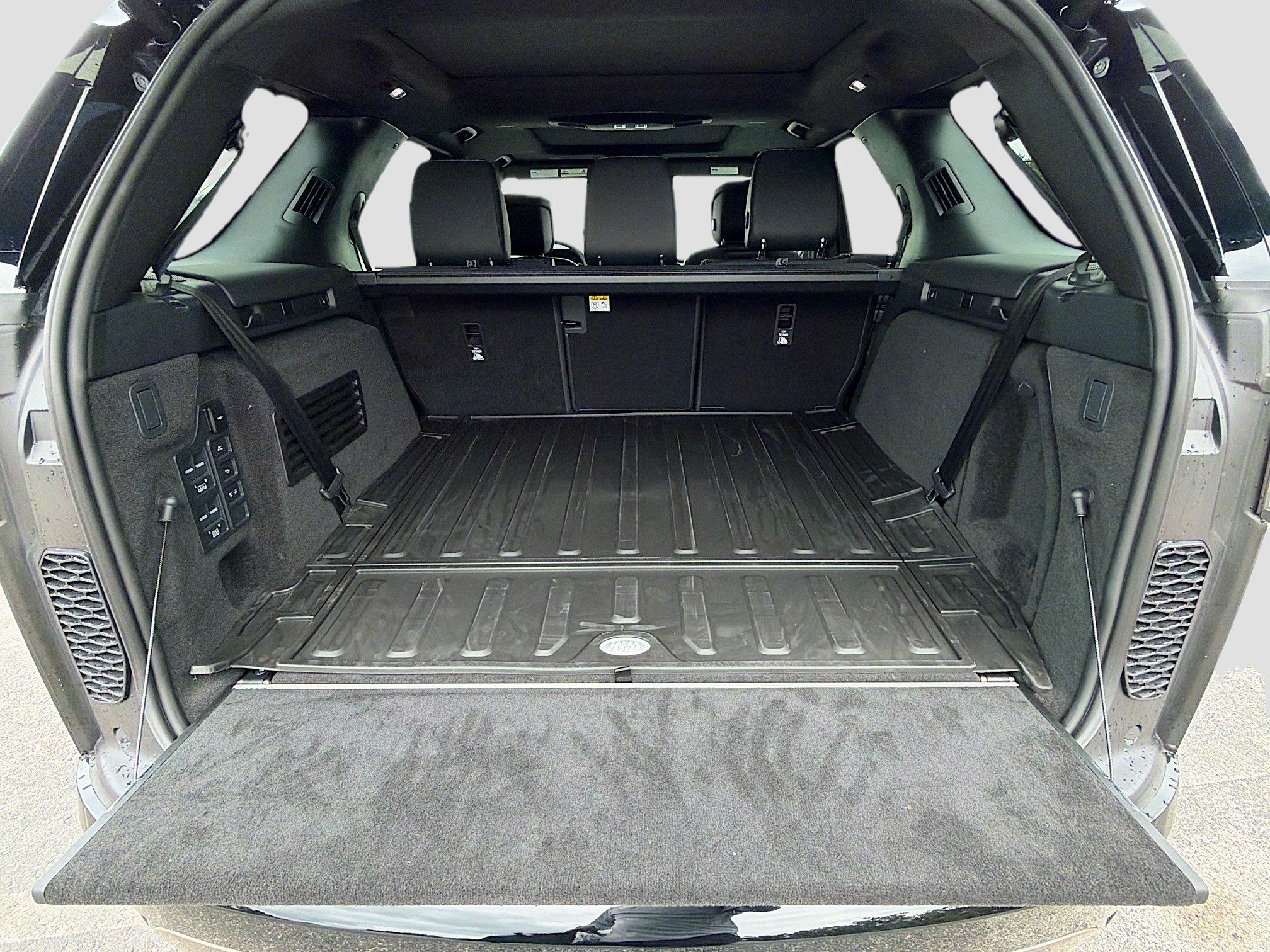 New 2026 Land Rover Discovery Limited Edition AWD/4WD image 11