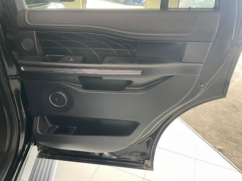 Used 2018 Ford Expedition Platinum image 27