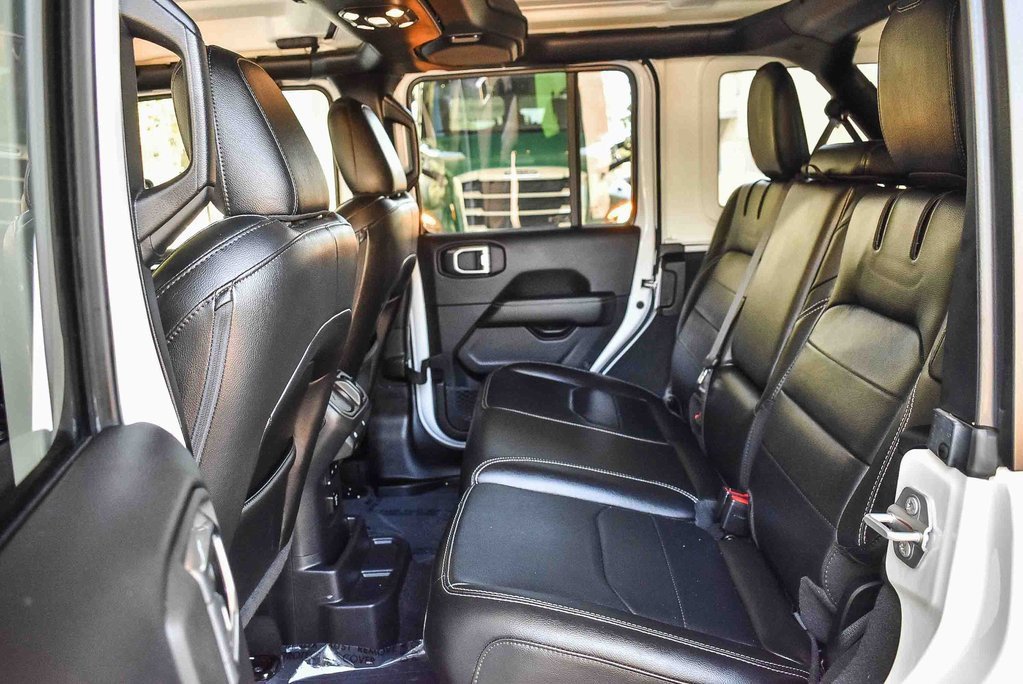 Used 2023 Jeep Wrangler Unlimited Sahara AWD/4WD image 16