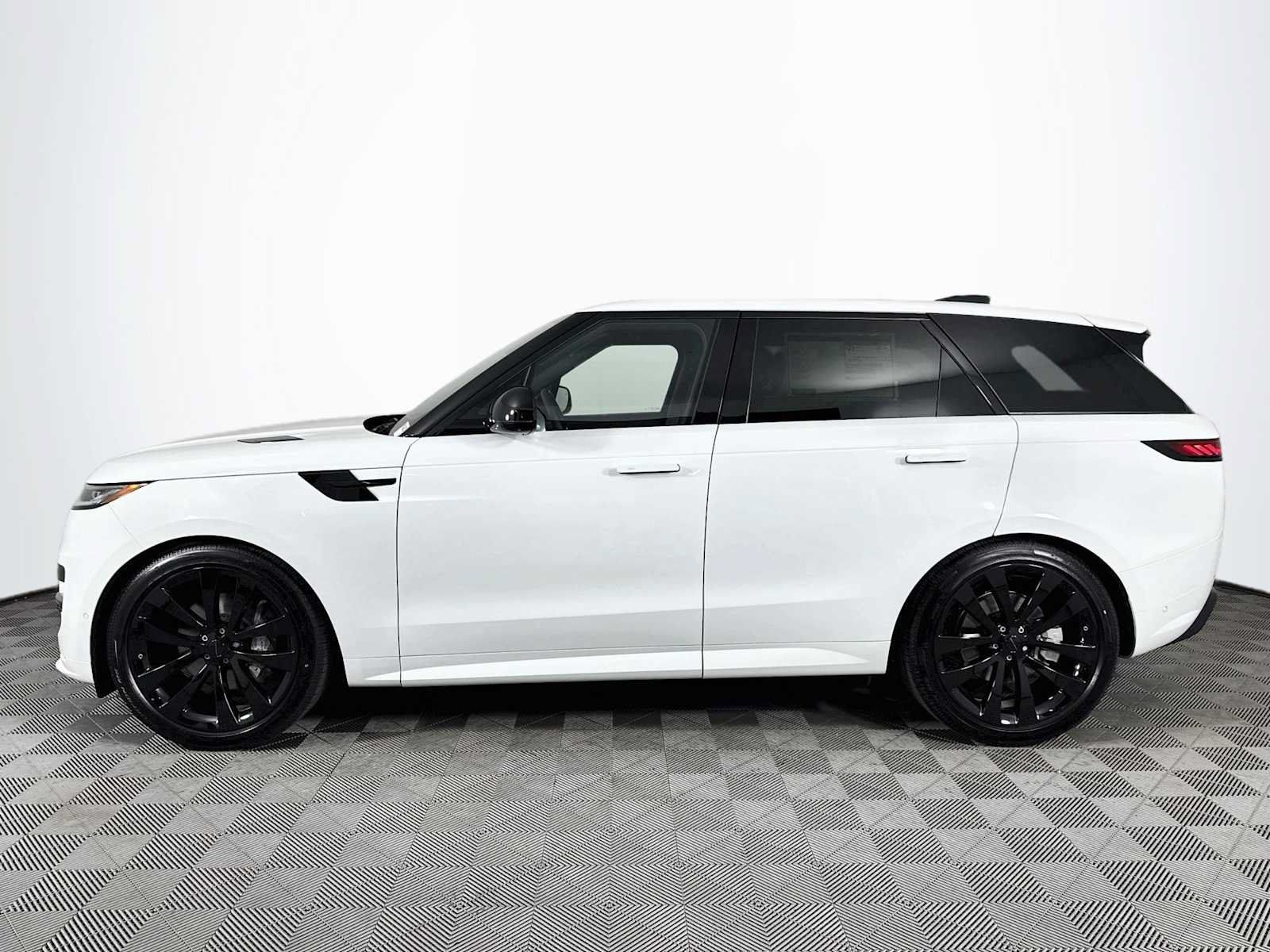 New 2026 Land Rover Range Rover Sport Dynamic SE AWD/4WD image 8
