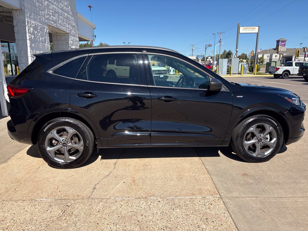 Used 2024 Ford Escape ST-Line w/ Tech Pack #1 AWD/4WD image 9