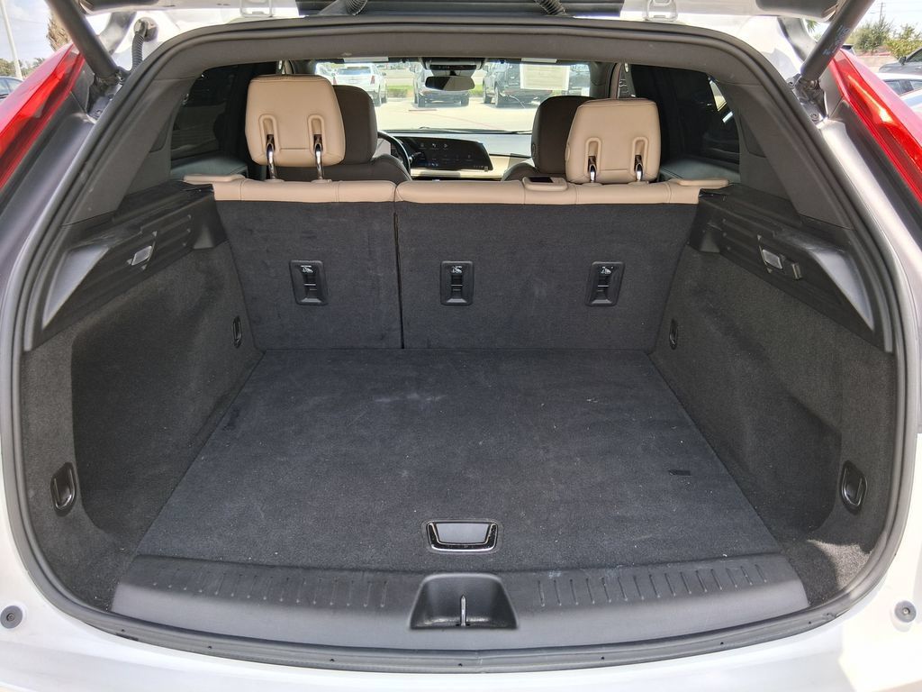 Used 2024 Cadillac XT4 Luxury w/ LPO, Floor Liner Package FWD image 6
