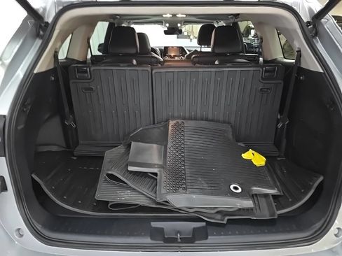 Used 2020 Toyota Highlander XLE AWD/4WD image 14