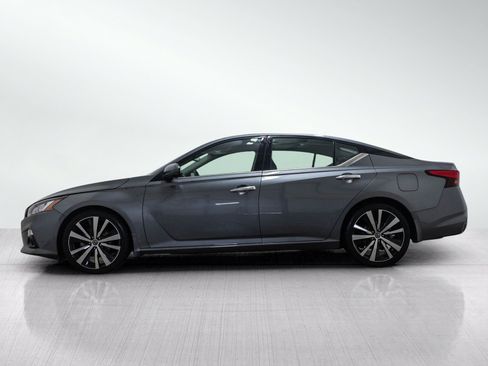 Used 2020 Nissan Altima 2.5 Platinum FWD image 3