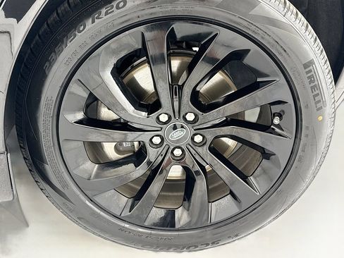 Certified 2022 Land Rover Discovery Sport SE R-Dynamic AWD/4WD image 29