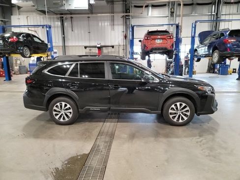 Used 2025 Subaru Outback Premium AWD/4WD image 8