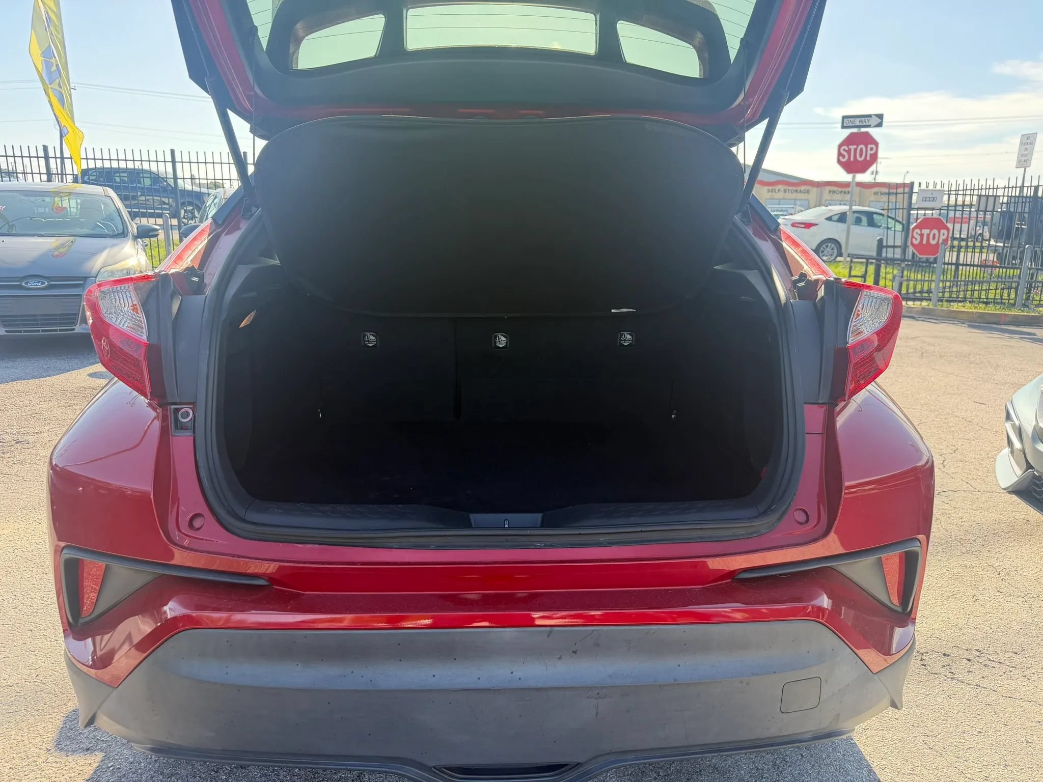 Used 2020 Toyota C-HR LE FWD image 15