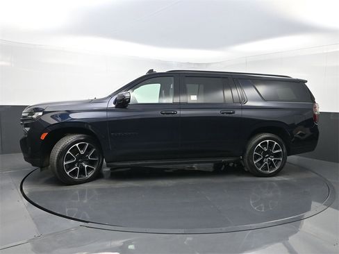 Used 2022 Chevrolet Suburban RST w/ Luxury Package image 44