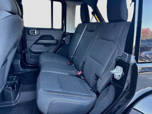 Used 2024 Jeep Wrangler Unlimited Sahara AWD/4WD image 22