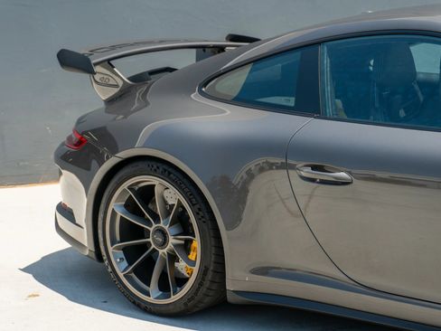 Used 2018 Porsche 911 GT3 RWD image 31