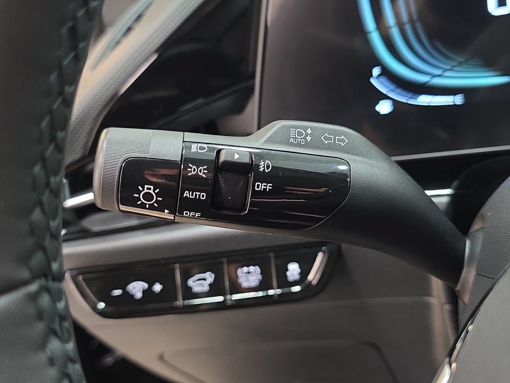 Used 2025 Kia Niro FWD image 25