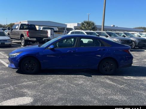 Used 2021 Hyundai Elantra SEL image 2