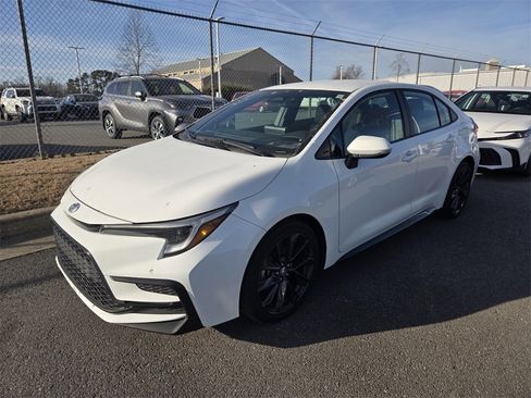 Used 2025 Toyota Corolla SE image 10