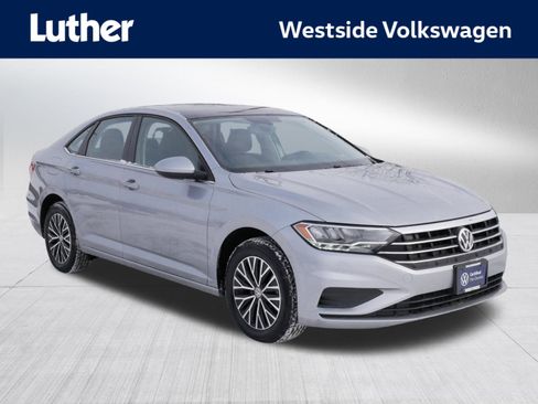 Used 2020 Volkswagen Jetta SE image 1