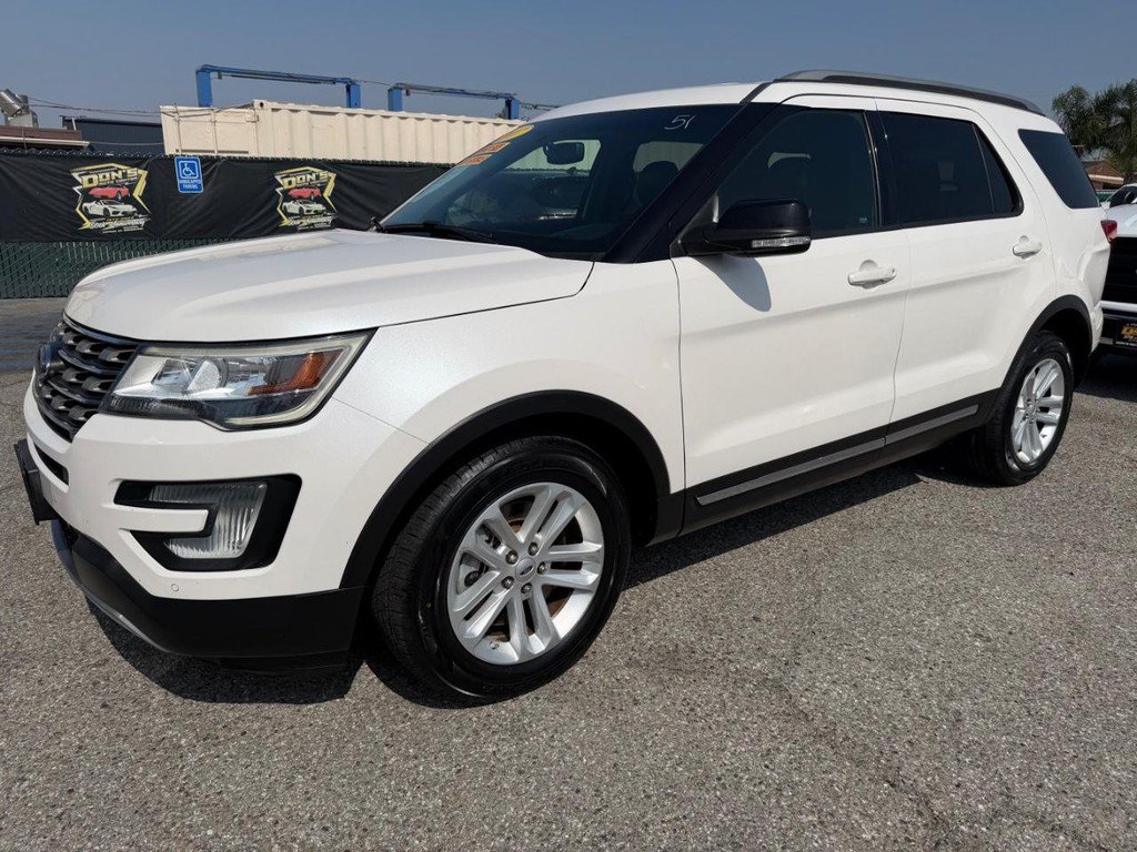 Used 2017 Ford Explorer XLT w/ Equipment Group 202A FWD image 12