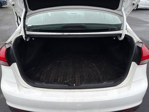 Used 2017 Kia Forte LX image 12