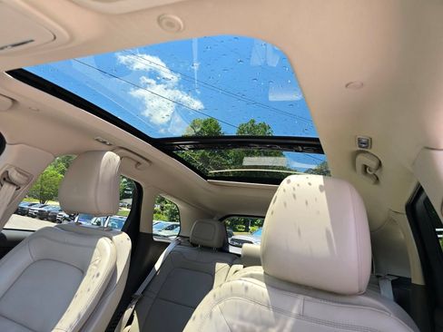 Used 2022 Lincoln Corsair FWD w/ Premium Package image 13