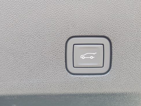 New 2025 Cadillac XT6 Luxury image 13