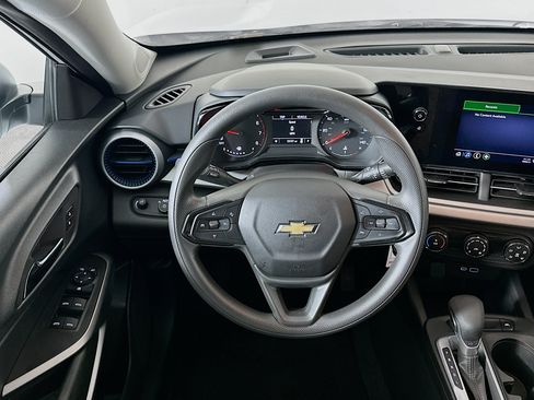 Used 2024 Chevrolet Trax LS FWD image 17