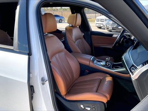 Used 2022 BMW X7 M50i image 8