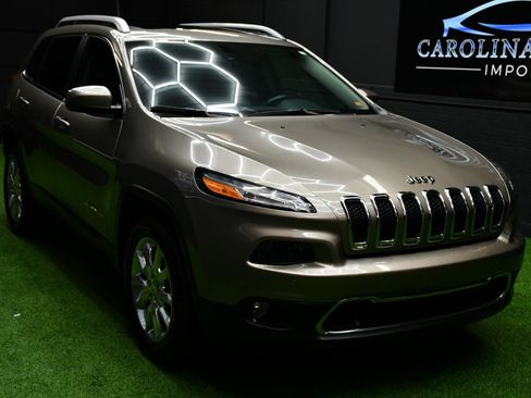 Used 2016 Jeep Cherokee Limited w/ Technology Group AWD/4WD image 9