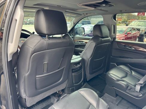 Used 2020 Cadillac Escalade ESV Premium Luxury image 38