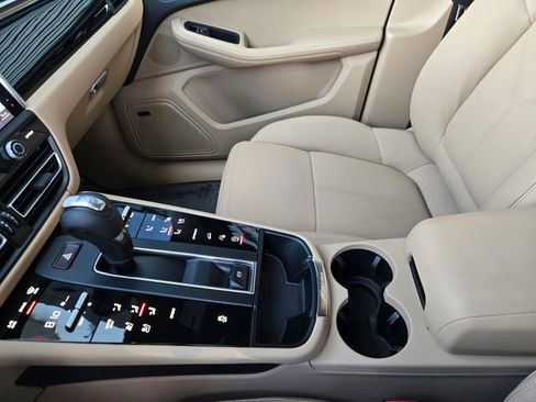 Used 2025 Porsche Macan image 23