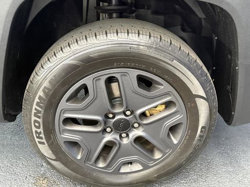 Used 2019 Jeep Renegade Sport image 24