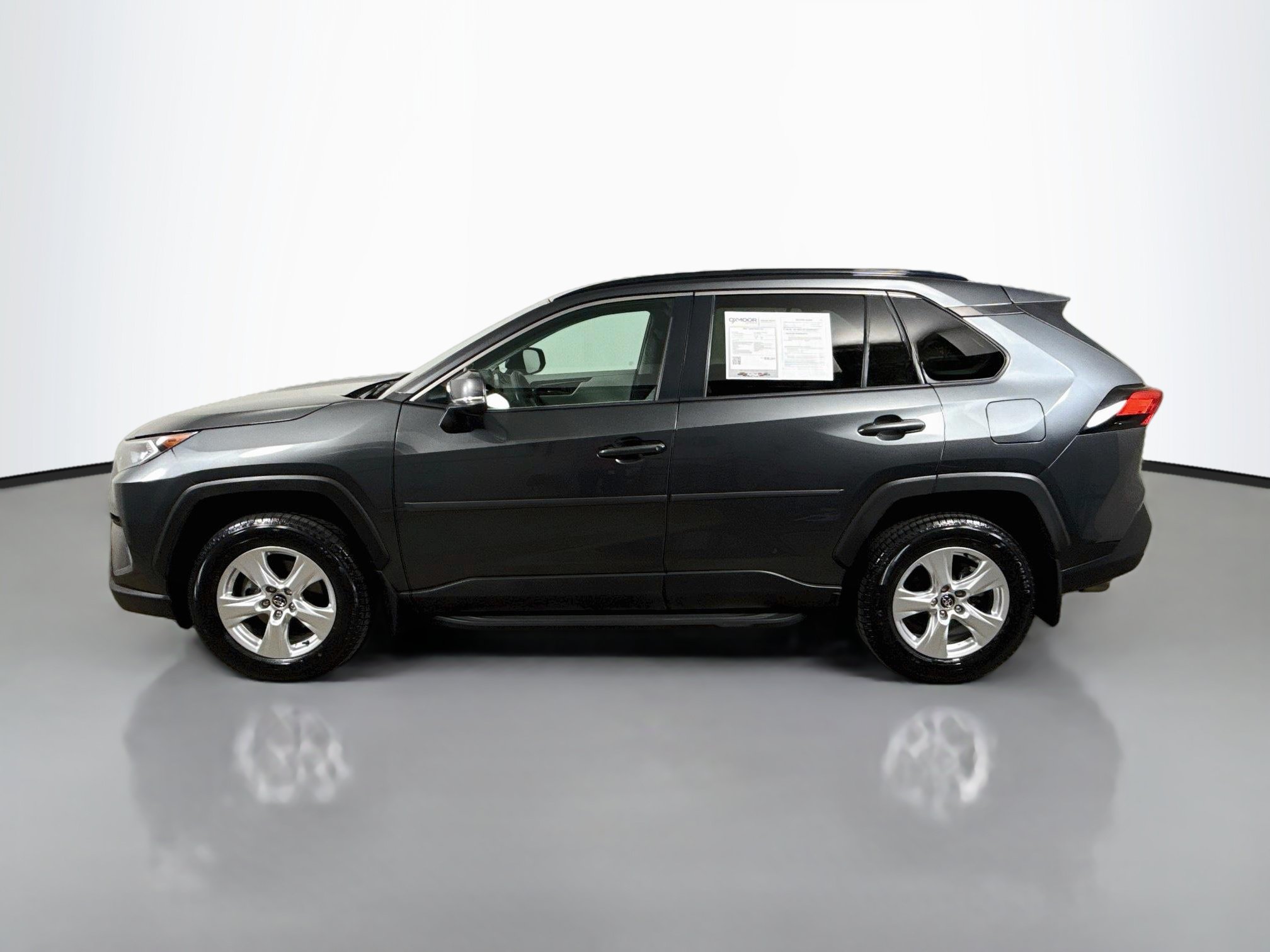Certified 2020 Toyota RAV4 XLE w/ Convenience Package AWD/4WD image 4