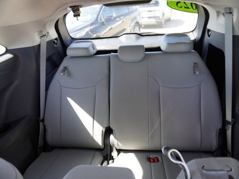 Used 2025 Toyota Sienna XLE image 14