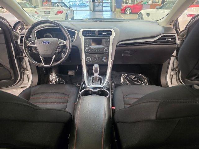 Used 2014 Ford Fusion SE w/ Equipment Group 201A FWD image 10