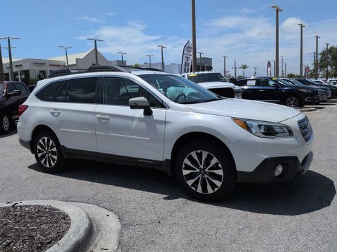 Used 2016 Subaru Outback 2.5i Limited AWD/4WD image 2