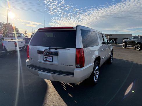 Used 2011 Cadillac Escalade ESV Platinum image 5