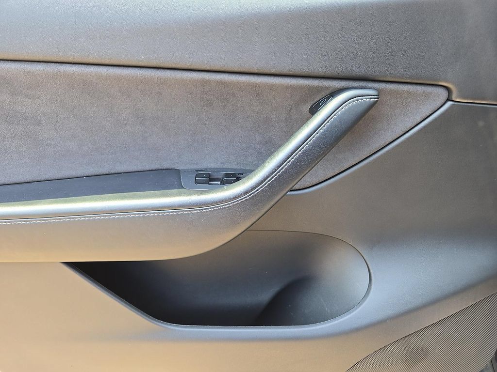 Used 2021 Tesla Model Y Long Range AWD/4WD image 14