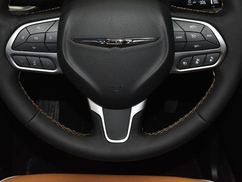 Certified 2023 Chrysler Pacifica Pinnacle image 25