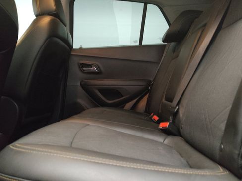 Used 2020 Chevrolet Trax LT w/ LT Convenience Package FWD image 18