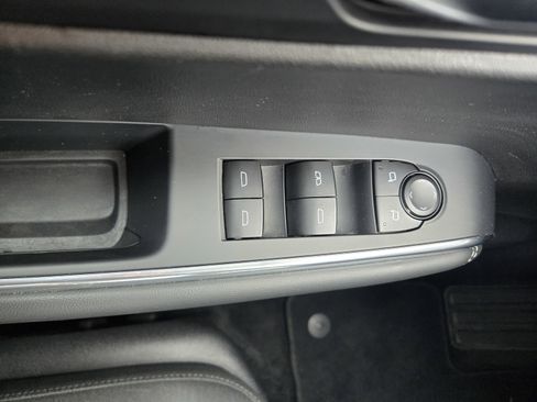 Used 2025 GMC Acadia Elevation image 15