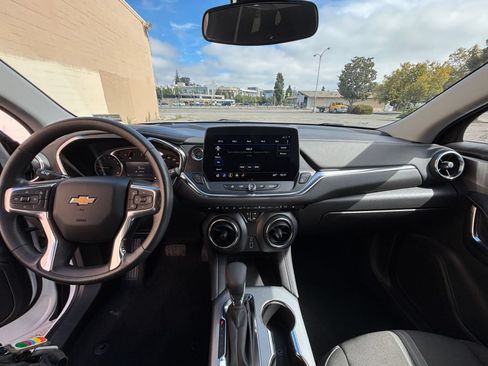 Used 2025 Chevrolet Blazer LT FWD image 33