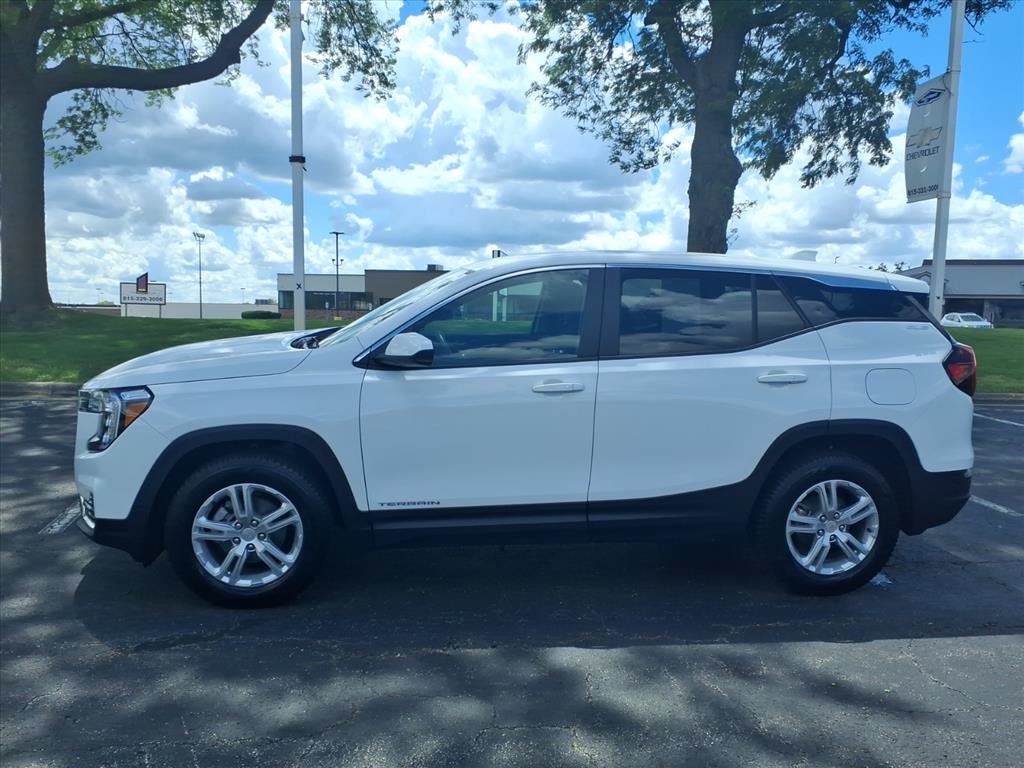 Used 2023 GMC Terrain SLE FWD image 4