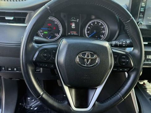 Certified 2022 Toyota Venza LE image 18