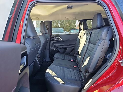 New 2026 Mitsubishi Outlander SE image 6