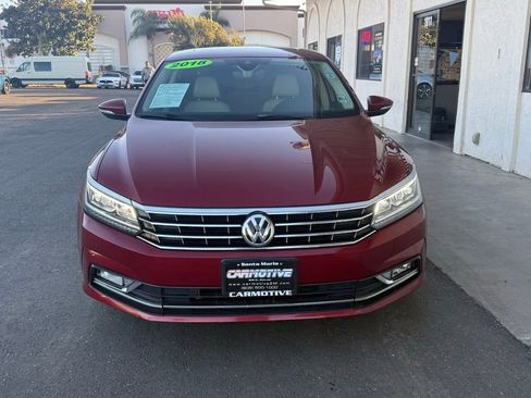 Used 2018 Volkswagen Passat 2.0T SEL Premium image 2